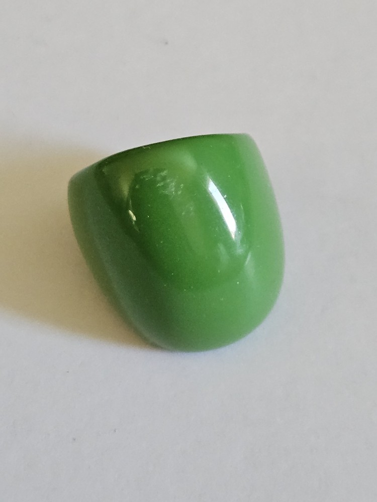 Vintage Retro Style Green Lucite Plastic Some Ring Size 9