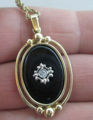 Vtg Avon Necklace Victorian Reversible Pendant Faux Black Onyx 22″ Chain 1980s
