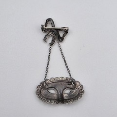 Vintage 925 Sterling Silver Venetian Masquerade Mask & Bow Dangle Brooch Pin