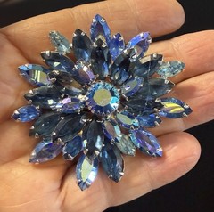 Gorgeous Signed Weiss Blues Brooch & Earrings Set