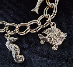 Vtg Lot Gold Tone Nautical Charm Bracelet Sea Turtle & Faux Pearl Crab Brooch