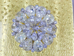 VITG HIGH END LARGE PEAR CUT & ROUND RHINESTONE DIMENSIONAL SPIKY CENTER BROOCH