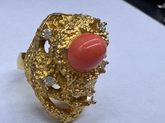 VINTAGE GOLD TONE FAUX CORAL CRYSTAL TEXTURED COCKTAIL FREE FORM RING SIZE 7.5