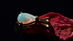 14k y/gold pendant 0.30ct natural Australian fiery opal solitaire 0.80gr N3744