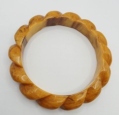 Butterscotch Bakelite Bangle Bracelet Vintage Carved Marbled Chunky Tested 7.5″