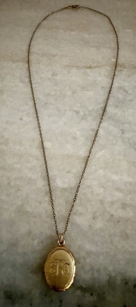 Vintage Roman Gold Filled Signed Photo Locket Pendant Necklace Chain EBF 18”