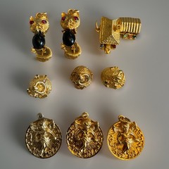 20 Pc Gold Tone VTG Charm/Pendants CAT WISHING WELL MANSION FISH BABY SHOES Etc
