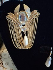 VTG Art Deco 4″ Brooch Huge Draped Chains Faux Pearl Drop Pin & Earrings
