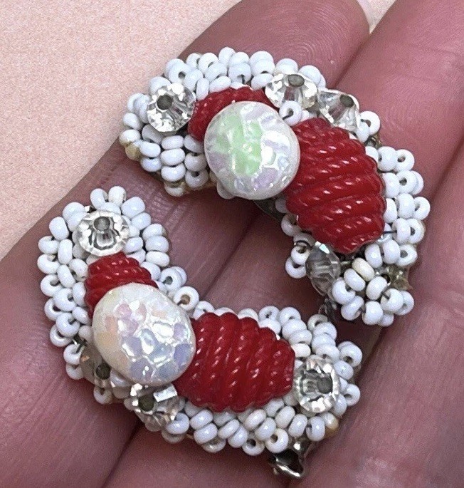 VTG Hobe Red White Glass Wire Beaded Clusters Faux Pearl Clip On Earrings Estate