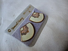 VINTAGE SAMUEL HUANG CLOISONNE RETRO ABSTRACT FAN PINK GRAY & WHITE EARRINGS