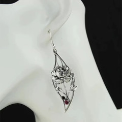 NEW Vintage Carved Leaf Dangle Earrings Red Stone Flower Design Metal Jewelry