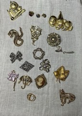 Vintage Mixed Lot Brooches signed/unsigned