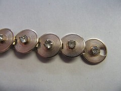 Beautiful Vintage 1950’s Gold Tone Circle w Crystals Bracelet 7 1/4″