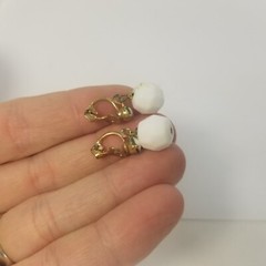 Vintage White Bead Gold Tone Dangle Drop Clip Back Earrings