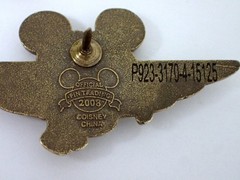 2008 Mickey Mouse Walt Disney Aviator Wings Pilot Badge Bronze Trading Pin