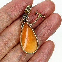 Vintage 14KT Gold Teardrop Shaped Handcarved Portrait Cameo Dangle Earrings
