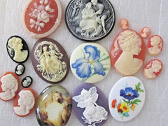 * SALE* VTG CAMEOS 40x30mm HUGE 17piece LOT JEWELRY RESIN FINDINGS REPAIR CRAFTS