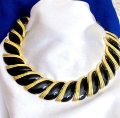 VTG RUNWAY BOOK PC WIDE NAPIER BLACK ENAMEL GP “MODERN ARTS” NECKLACE WEIGHTY