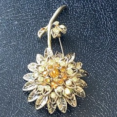 Vintage 1960’s Amber/Clear Rhinestone Goldtone Flower Brooch Pin w/ Secure Clasp