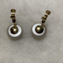 Vtg Women Faux Pearl Earrings Screw Back 90’s Romantic Classic Old Money Chic