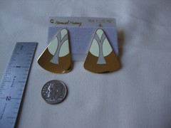 VINTAGE 1970s SAMUEL HUANG CLOISONNE RETRO ABSTRACT GRAY & WHITE ENAMEL EARRINGS