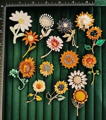 Lot 15 Sunflower Daisy Brooches Rhinestone Enamel Floral Pin Set Mixed Jewelry