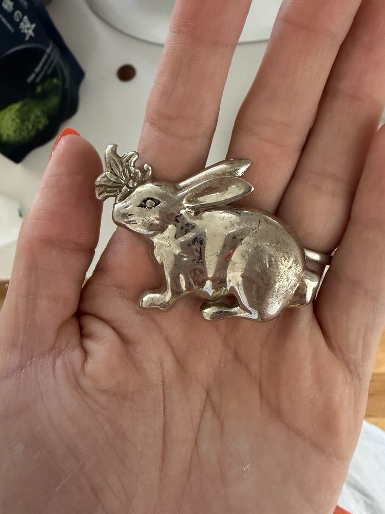 John Hardy Signed Bunny W/Butterfly On Nose Scarf Clip/Brooch Silver Tone 2”
