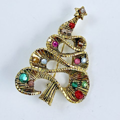 Vintage HOLLYCRAFT Signed Rhinestone Ribbon Christmas Tree Holiday Pin