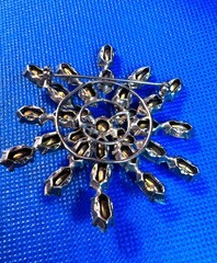 Vintage brooch clear stones silver color base metal secure clasp