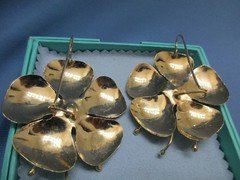 Vtg 80s Runway Couture Large Gold Tone Metal Earrings Daysy Flush Flower