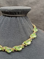 Vintage Lisner Green Necklace Iridescent Leaf Gold Tone AB Rhinestone Signed 16″