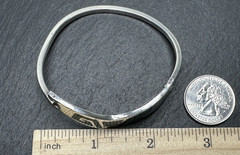 VINTAGE MEXICO STERLING SILVER & MALACHITE HINGED BANGLE BRACELET M110