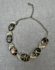 Vtg 1960s Coro 16″ Necklace Marbled Multicolor Thermoset Choker Goldtone Leaf