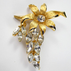 Super PRETTY Clear Marquise Glass Stone FLOWER Pin Brooch Gold Tone Textured