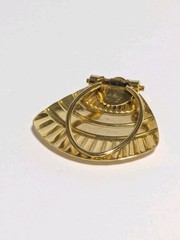 Vintage Gold Tone Thin Metal Shell Shape Scarf Clip 1 1/2″. Retro Style. Hinged.