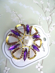 Beautiful Gold Tone Brooch with Purple Zircons and a Faux Pearl