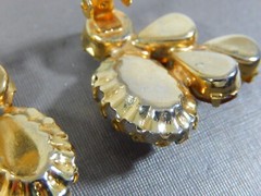 VTG JULIANA D&E GOLD INFUSED ART GLASS TOPAZ & JONQUIL RHINESTONE CLIP EARRINGS