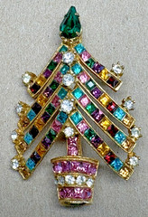 Vtg Jordan Marsh Gold Tone Rhinestone Christmas Tree Brooch Pin Prong Set