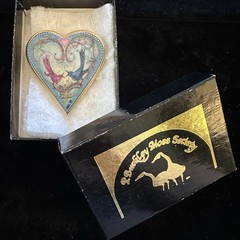 P. Buckley Moss 1999 Anniversary Song Heart Brooch Pendant Anna Perenna #32736