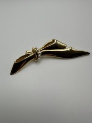 Vintage Stanhome Gold Tone Faux Pearl Brooch Size: 3.75 inches BB10
