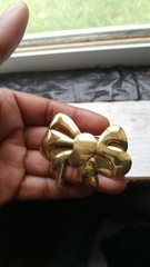 Vintage-style Bow Brooch features a polished, shiny gold-tone