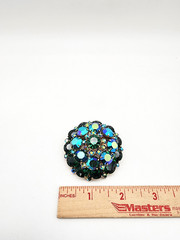 VINTAGE BLUE/GREEN AB RHINESTONE DOMED GOLD TONE JEWELRY PIN/BROOCH NICE QUALITY