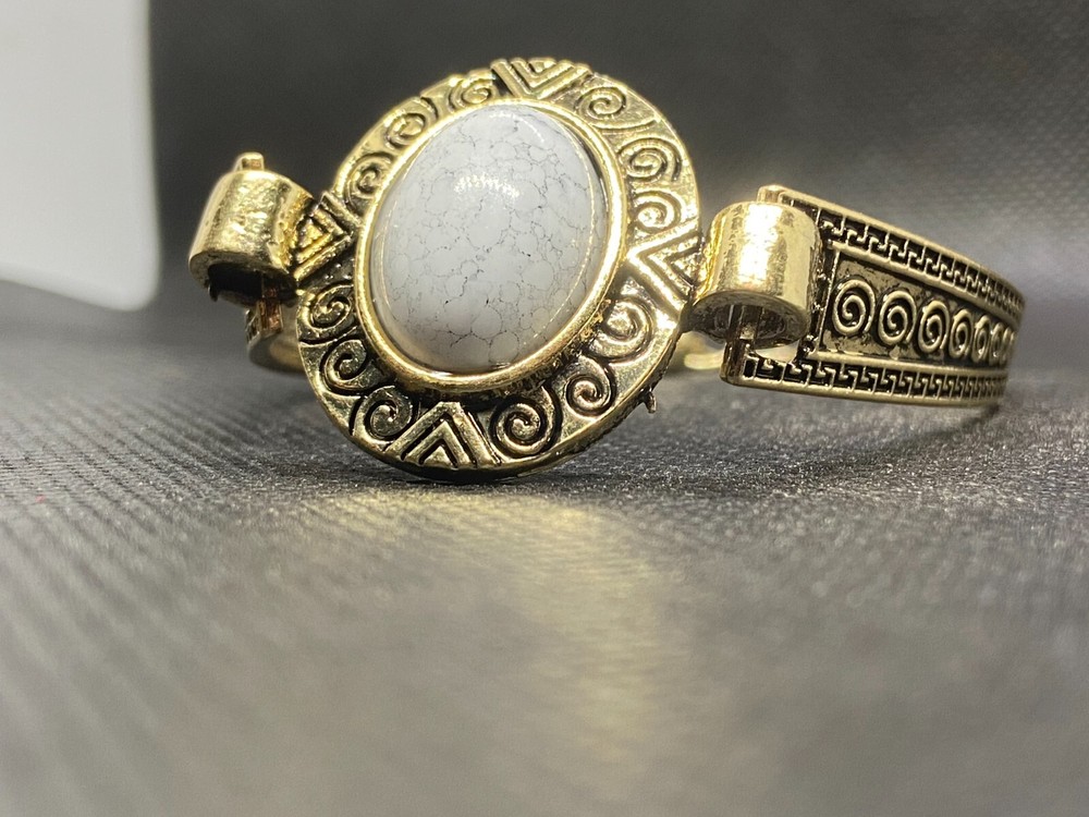 Elegant vintage style gold bracelet with white oval stone women’s jewelry