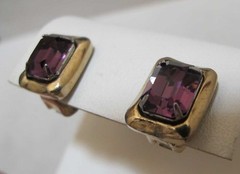 Vintage BARCLAY Faux Amethyst Purple Glass Gold Tone Clip Earrings 1/2″
