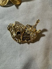 Lot of (7) Vintage Brooches Various Designs/Styles/Shapes/Colors Fashion Jewelry