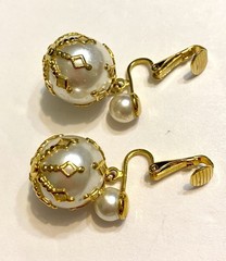 Vintage CELEBRITY Signed Gold Filigree Cage Pearl Orb Statement Clip On Earrings