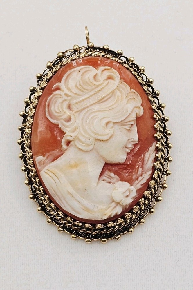 Beautiful Vintage Shell Cameo BROOCH 14K , 9.6 GRAMS, Measurement 1.5″ x 1″