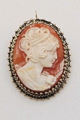 Beautiful Vintage Shell Cameo BROOCH 14K , 9.6 GRAMS, Measurement 1.5″ x 1″