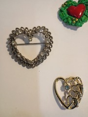 Women’s Heart Brooches ! Mixed Lot (13pc) Enamel Rhinestone Gold/Silver