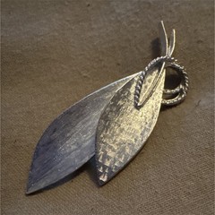 Vintage Mode Art Leaf Brooch Pin, silver tone, 2 in